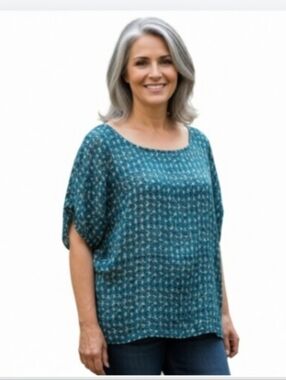 "Xhilaration" Ladies (L) Beautiful Teal Short Sleeve Boxy Blouse